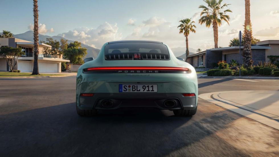 Πρεμιέρα για την ανανεωμένη τετρακίνητη Porsche 911 Carrera 4S